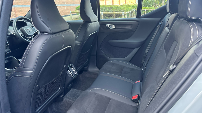 Volvo XC40 2.0 B4P Plus Dark 5dr Auto Petrol Estate